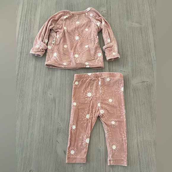 Matching long sleeve top and pant set - Picture 4 of 5